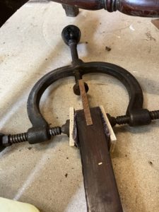 Greffe d'un faux tenon