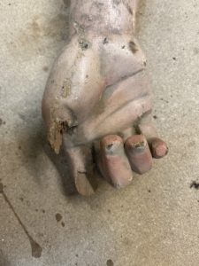 Main christ à restaurer