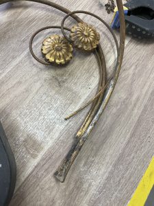 Désélectrification et soudure des éléments de l'applique