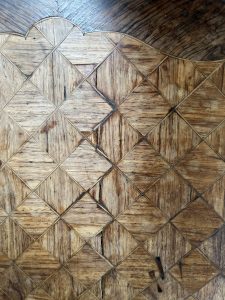 Marqueterie en bois de rose à restaurer par l'Atelier Roba - Ebéniste Restaurateur de meuble