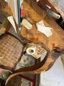 Greffes de placage par l'Atelier Roba - Ebéniste Restaurateur de meuble