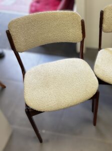 Chaise contemporaine - signé Erik Buch Modèle 49 restaurée par l'atlier Roba - Ebeniste d'art à Paris - Boulogne et Issy les Moulineaux