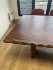 Table de réunion en palissandre restaurée par l'atelier Roba - Paris - Boulogne - Issy