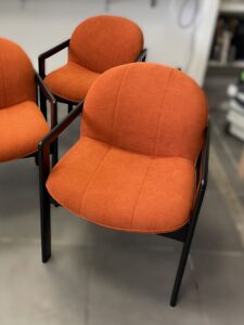 Chaises Bulo Memphis Style restaurées par l'atelier Roba
